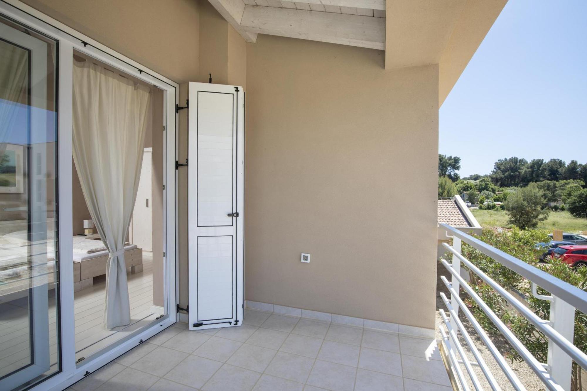 Villa Bella - Beautiful And Modern House With Pool, Souna, Jacuzzi & Playground, Liznjan - Istra Exterior photo