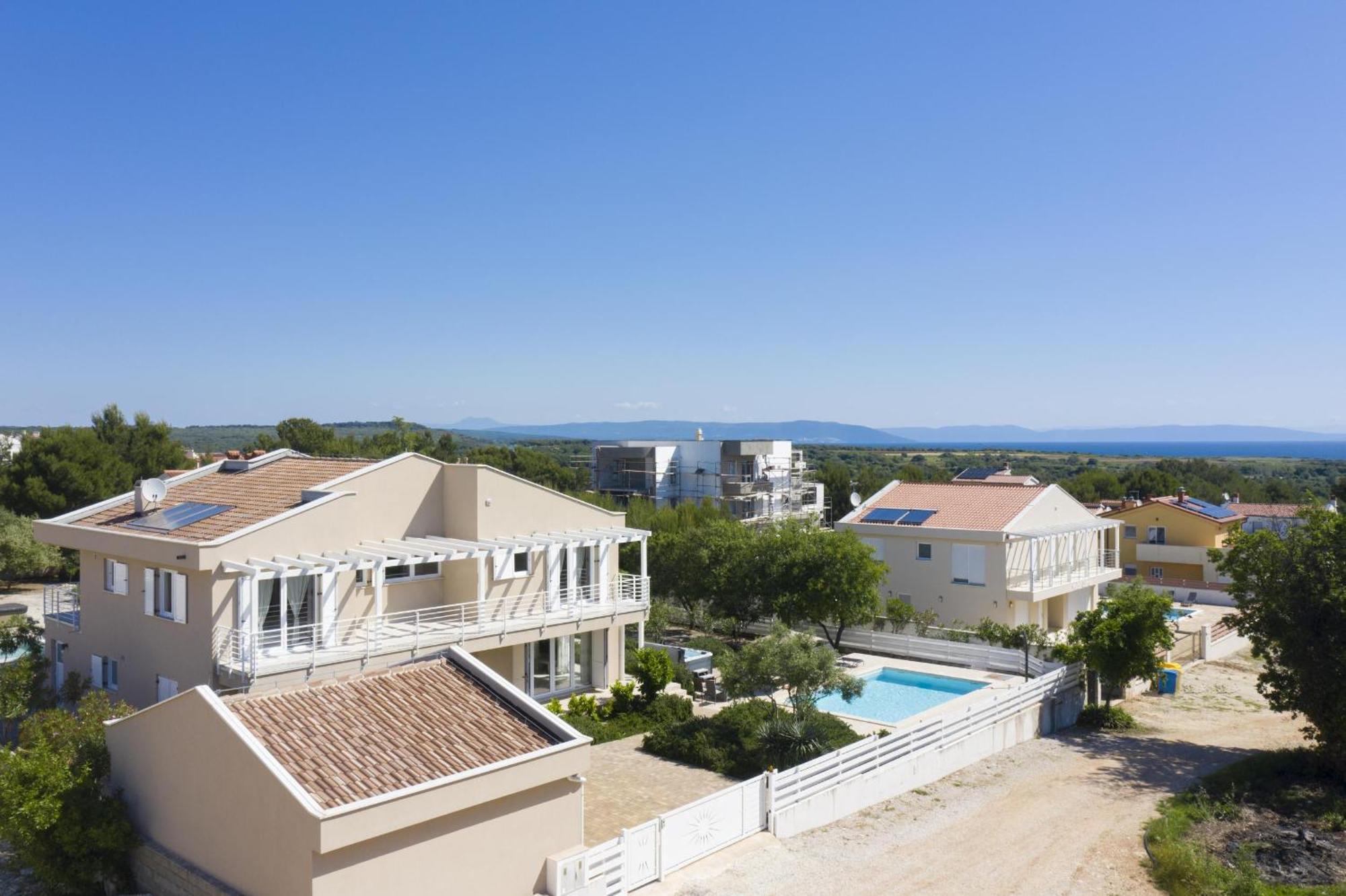 Villa Bella - Beautiful And Modern House With Pool, Souna, Jacuzzi & Playground, Liznjan - Istra Exterior photo