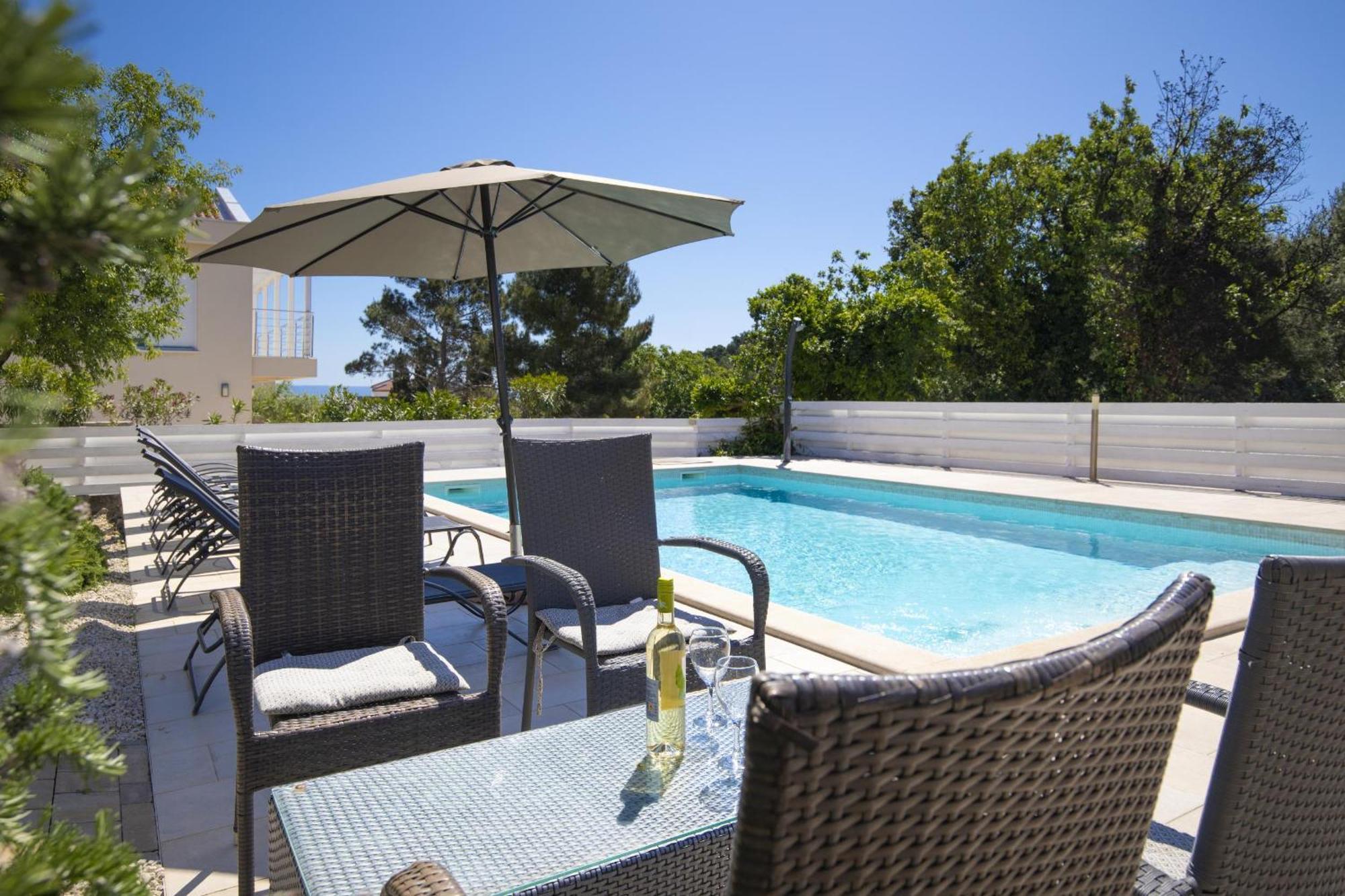 Villa Bella - Beautiful And Modern House With Pool, Souna, Jacuzzi & Playground, Liznjan - Istra Exterior photo