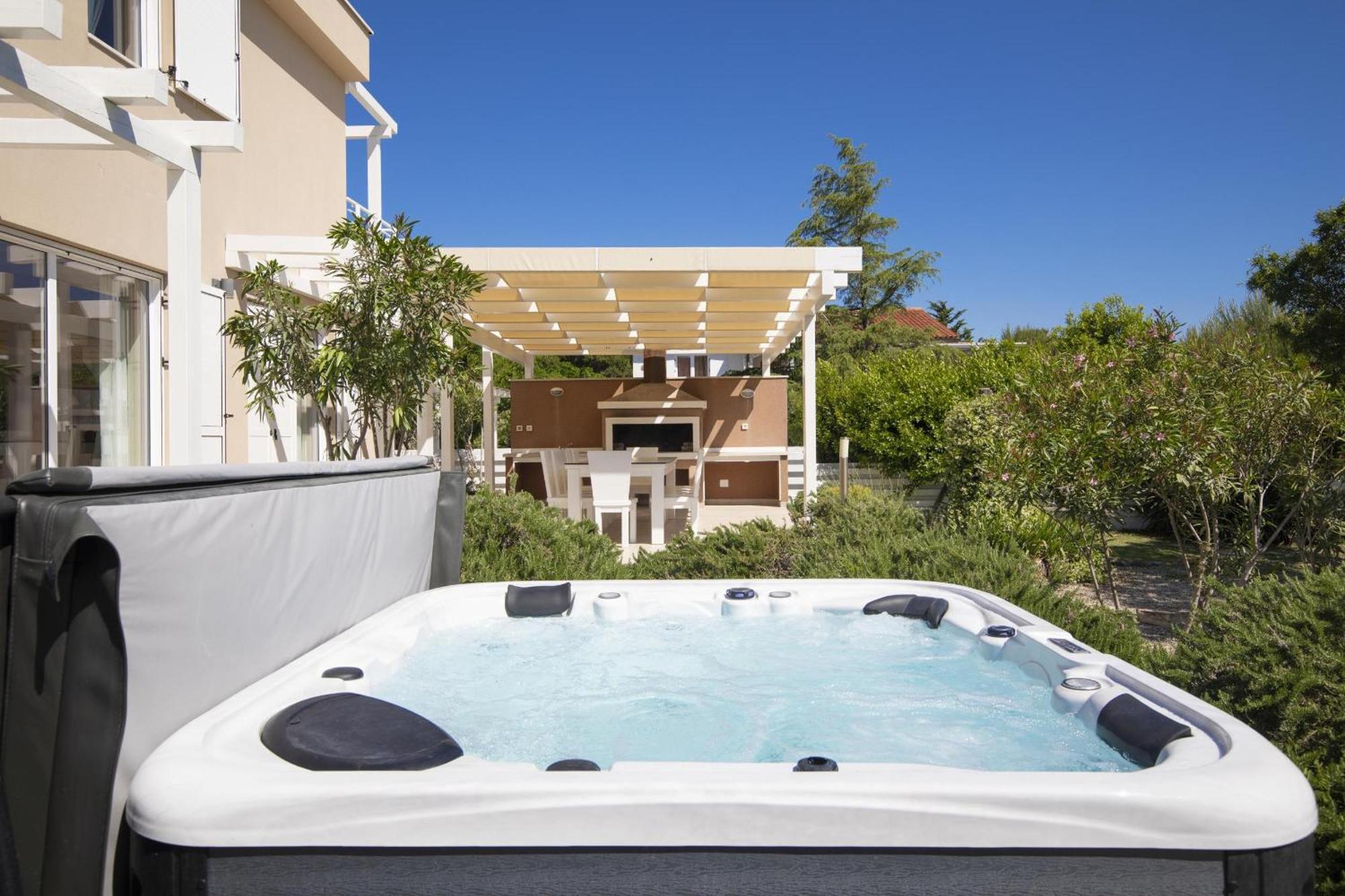 Villa Bella - Beautiful And Modern House With Pool, Souna, Jacuzzi & Playground, Liznjan - Istra Exterior photo