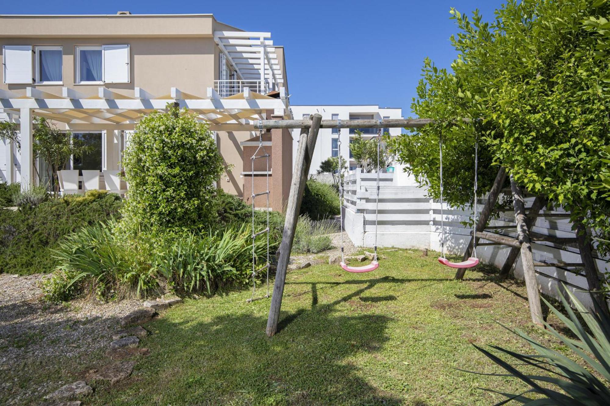 Villa Bella - Beautiful And Modern House With Pool, Souna, Jacuzzi & Playground, Liznjan - Istra Exterior photo