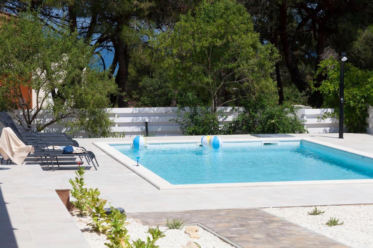 Villa Bella - Beautiful And Modern House With Pool, Souna, Jacuzzi & Playground, Liznjan - Istra Exterior photo