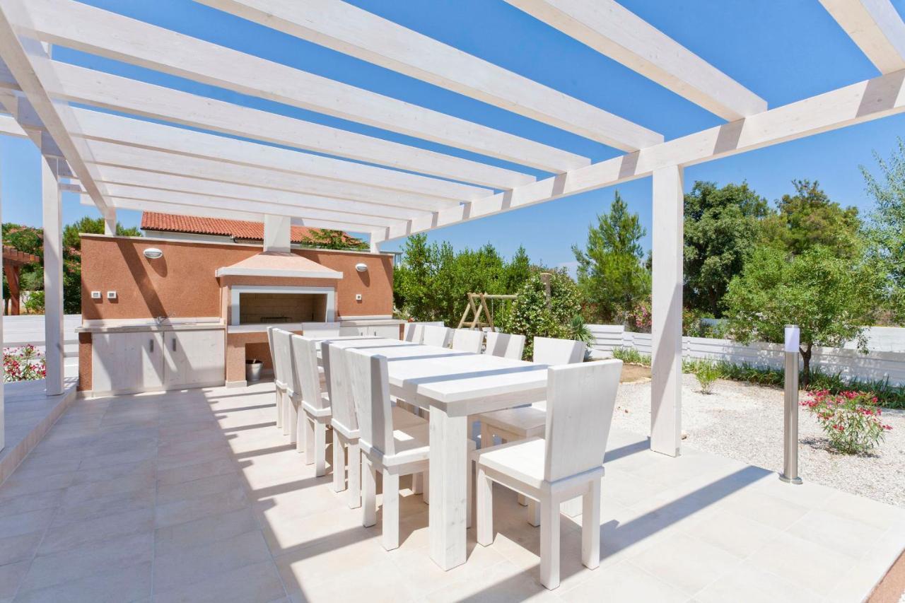 Villa Bella - Beautiful And Modern House With Pool, Souna, Jacuzzi & Playground, Liznjan - Istra Exterior photo